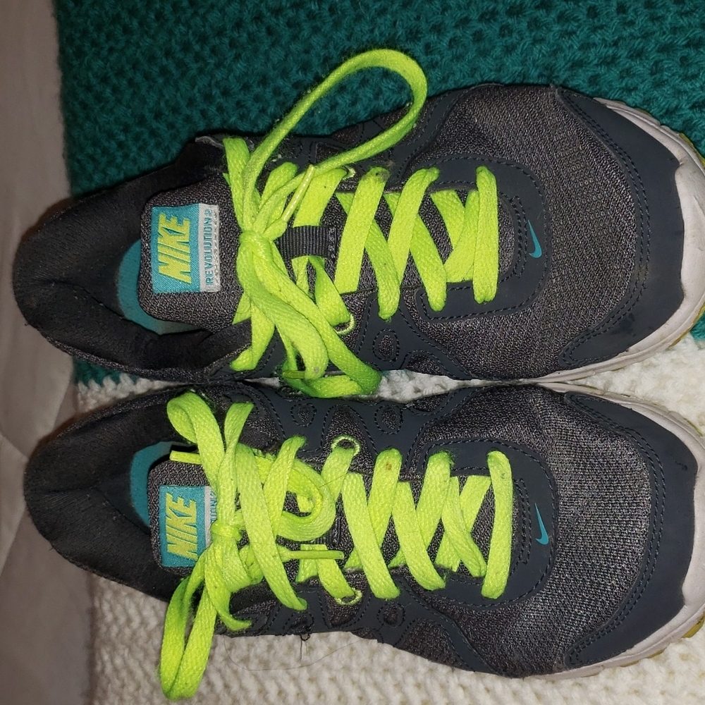 Nike tennis shoes